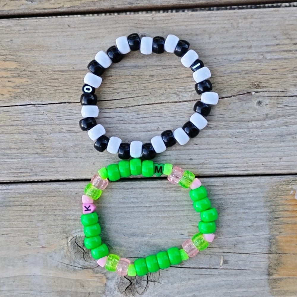 Obanai Iguro and Kanroji Mitsuri matching bracelets for couples